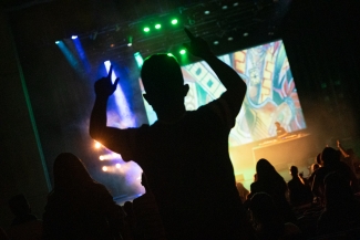 Así vivimos una noche de Cantaoras. Verbena y Picó