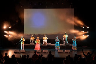 Así vivimos una noche de Cantaoras. Verbena y Picó