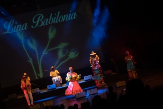 Así vivimos una noche de Cantaoras. Verbena y Picó