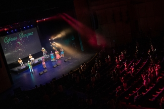 Así vivimos una noche de Cantaoras. Verbena y Picó