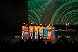 Así vivimos una noche de Cantaoras. Verbena y Picó