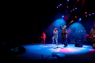 LOS TRES Y BERSUIT