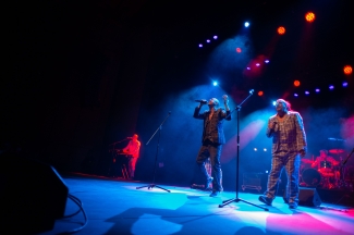 LOS TRES Y BERSUIT