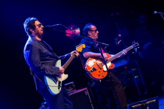 LOS TRES Y BERSUIT