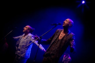 LOS TRES Y BERSUIT