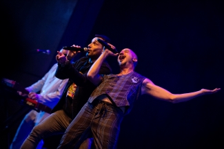 LOS TRES Y BERSUIT