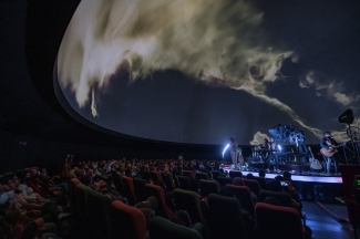 En la cápsula del espacio, un show de Queen