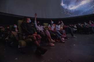 En la cápsula del espacio, un show de Queen