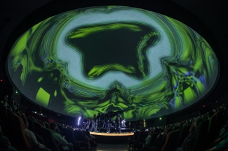 En la cápsula del espacio, un show de Queen