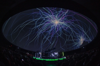 En la cápsula del espacio, un show de Queen
