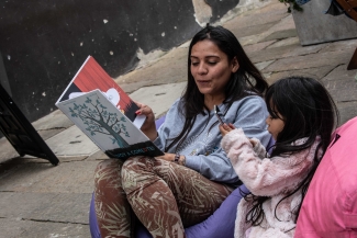 Libro al viento en el 9 de abril