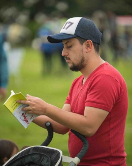 Público realizando actividades del evento