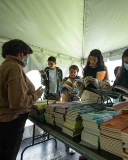 Público realizando actividades del evento
