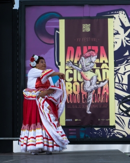 Presentaciones de grupos de danza participantes de el programa Es Cultura Local en el marco del XV Festival de Danza en la Ciudad en la localidad de Suba