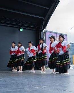 Presentaciones de grupos de danza participantes de el programa Es Cultura Local en el marco del XV Festival de Danza en la Ciudad en la localidad de Bosa