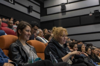 Público en la presentación de la película mudos testigos.