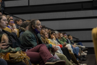 Público en la presentación de la película mudos testigos.