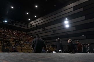 Conversatorio de la película mudos testigos con parte del equipo.