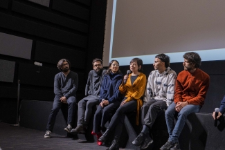 Conversatorio de la película mudos testigos con parte del equipo.