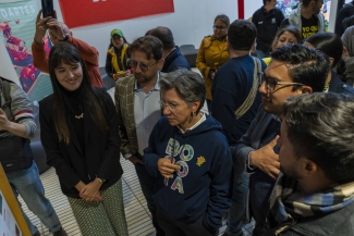 Alcaldesa junto a la secretaria de cultura, el director de Idartes y el gerente de artes audiovisuales en la visita al parque el Tunal, en la cinemateca el Tunal