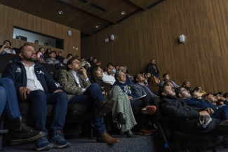 Alcaldesa junto a la secretaria de cultura, el director de Idartes y el gerente de artes audiovisuales en la visita al parque el Tunal, en la cinemateca el Tunal