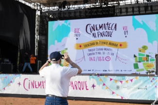 Público en Cinemateca al parque Puente Aranda.