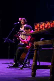 Así fue el reconocimiento de Es Cultura Local en el Teatro Jorge Eliécer Gaitán el pasado miércoles 15 de marzo. Conoce a los ganadores de la tercera versión, más de 500 participantes que recibieron un reconocimiento por promover el arte y la cultura en las 20 localidades de Bogotá. Fueron homenajeados en una jornada llena de danza y música, junto con las palabras de agradecimiento de parte de Catalina Valencia, Secretaria de Cultura, Recreación y Deporte y Felipe Jiménez, Secretario de Gobierno.