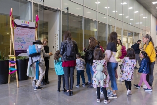 Público disfrutando de las actividades de Tómate la Cinemateca de Bogotá. 