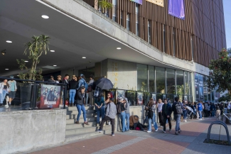 Charla de Mario Mendoza en el cine y yo en la Cinemateca de Bogotá