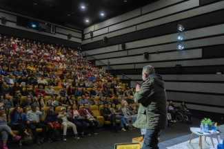 Charla de Mario Mendoza en el cine y yo en la Cinemateca de Bogotá