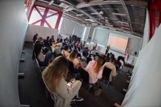    	 LCI - Escuela de Moda, Arte y Diseño