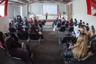    	 LCI - Escuela de Moda, Arte y Diseño