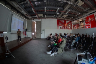    	 LCI - Escuela de Moda, Arte y Diseño