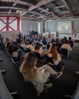    	 LCI - Escuela de Moda, Arte y Diseño