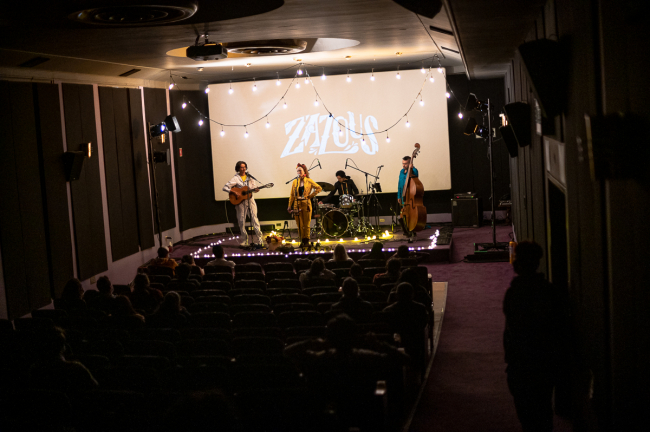 ZAZOUS PRESENTA 13 LUNAS EN EL ESTUDIO GAITÁN