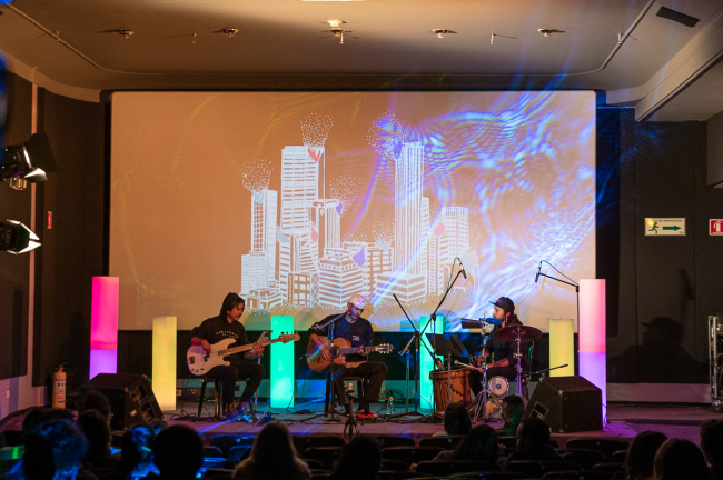 Jumaos: Vibraciones acústicas en la Sala Gaitán.